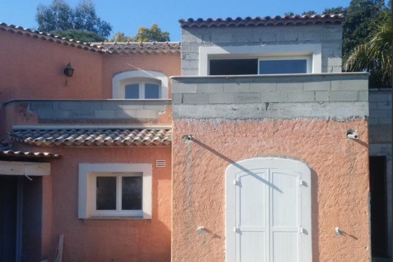 Construction d’une extension de maison à Fréjus (83)